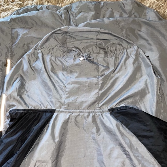 NWOT Men’s adidas rain jacket with fleece pockets - Picture 4 of 8